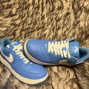 Men's NIKE AIR FORCE 1 Low-Top Athletic Shoes in Light Blue and White Sz 9